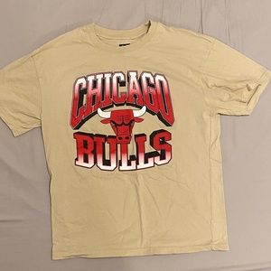 Urban Outfitters Chicago Bulls T-Shirt Beige (Large; Like New)